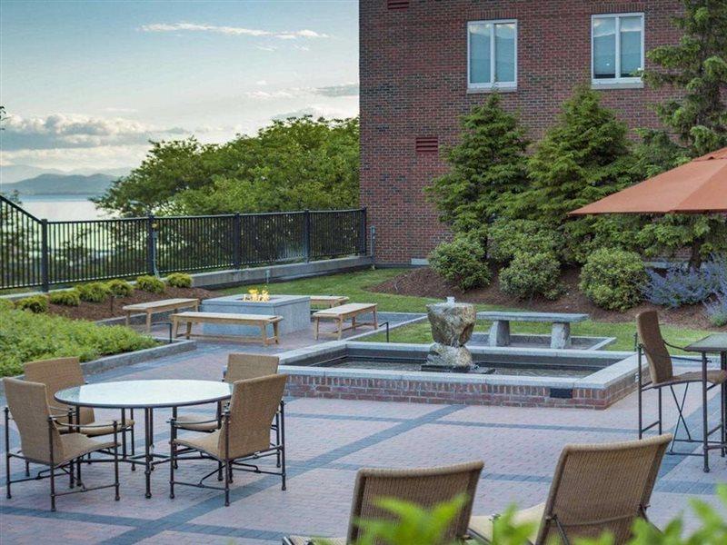 Courtyard Burlington Harbor Hotel Buitenkant foto