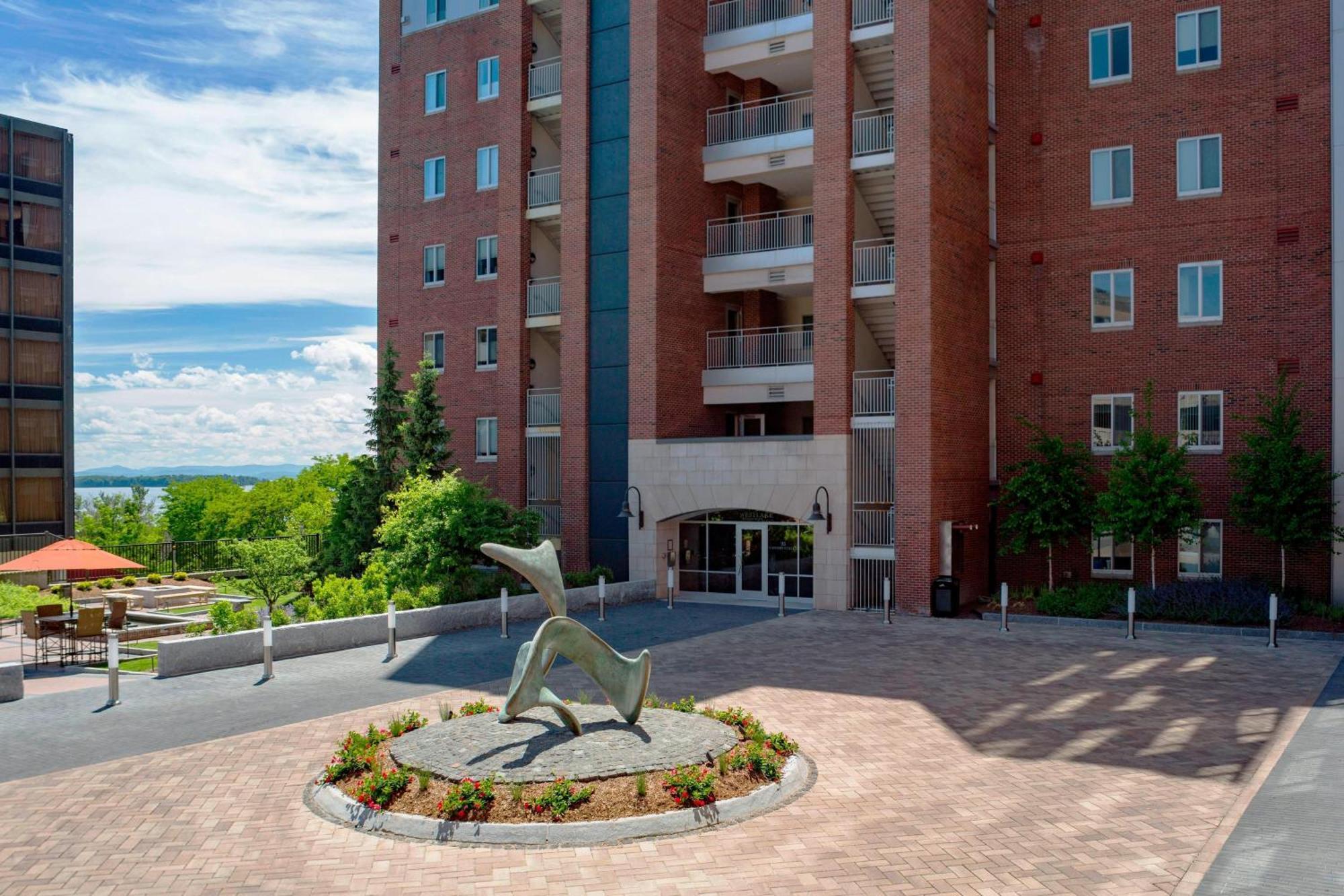 Courtyard Burlington Harbor Hotel Buitenkant foto
