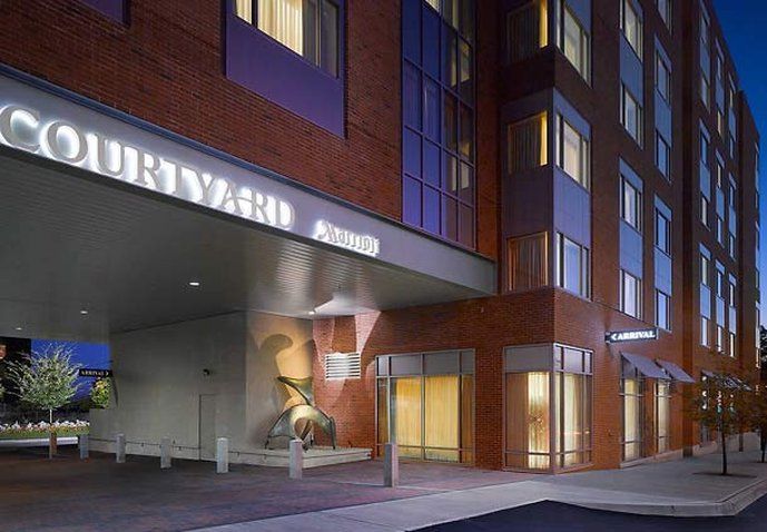 Courtyard Burlington Harbor Hotel Buitenkant foto
