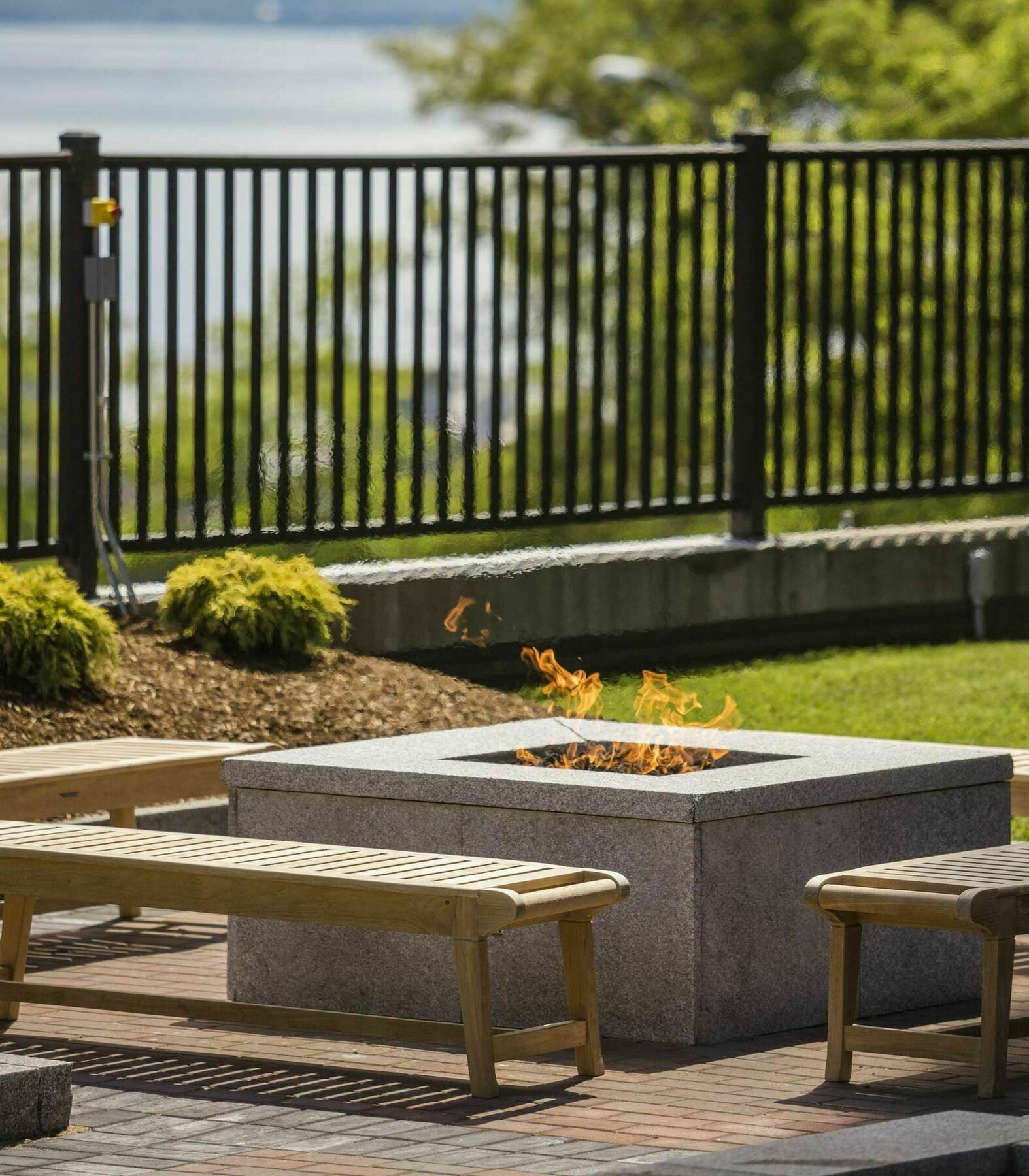 Courtyard Burlington Harbor Hotel Buitenkant foto